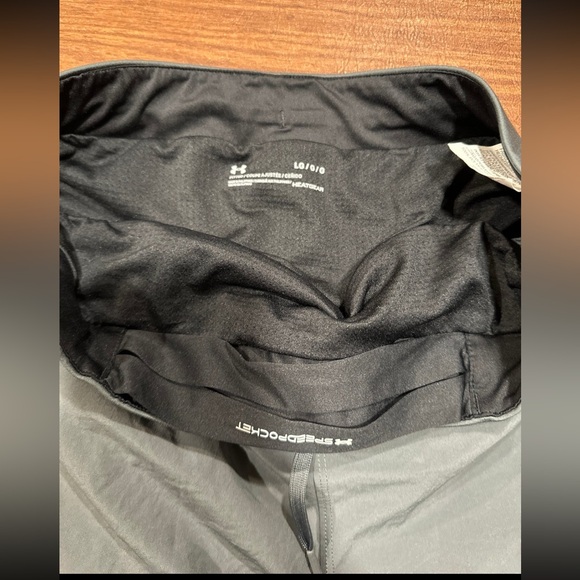 Under Armour Men’s fitted Shorts - Picture 3 of 6